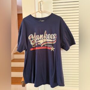 Gildan Men’s Navy Yankees T-Shirt - size 2XL- worn once